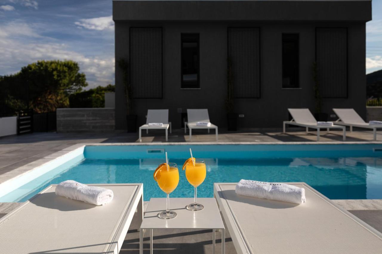 Cove Suites Nea Iraklitsa Exterior foto